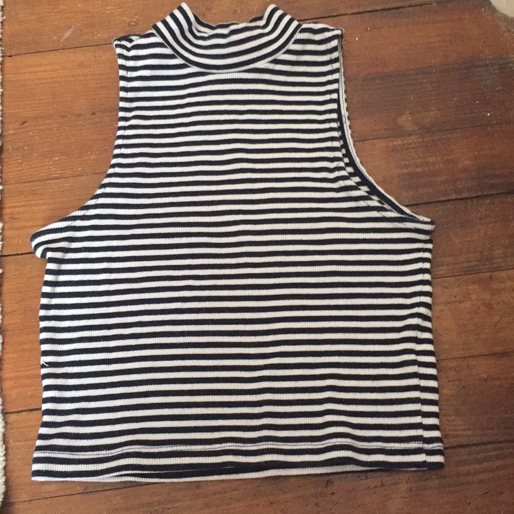 white and navy blue cropped tank top